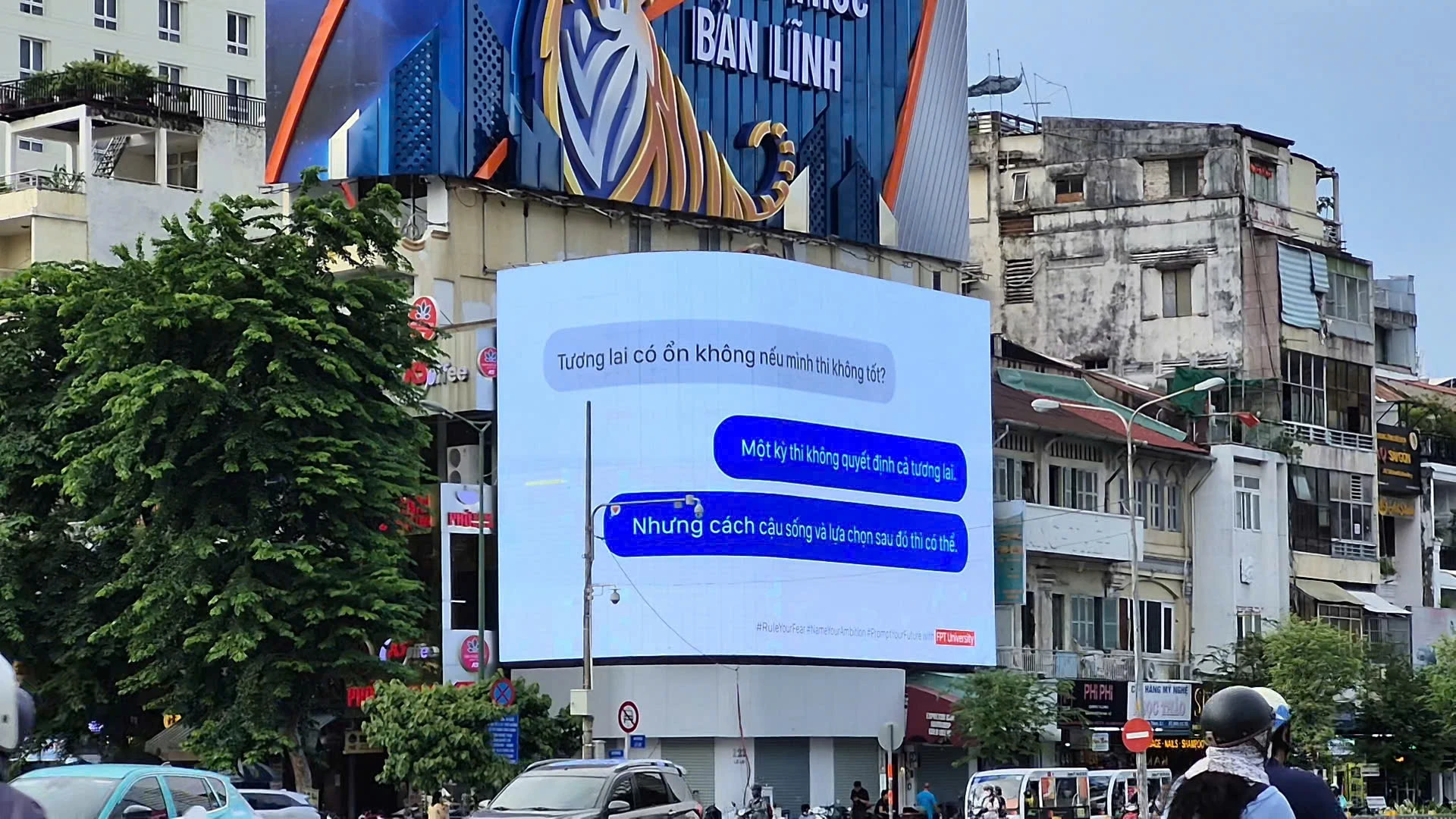 FPTU đồng hành cùng sĩ tử “prompt” tương lai thông qua hàng loạt hoạt động ý nghĩa