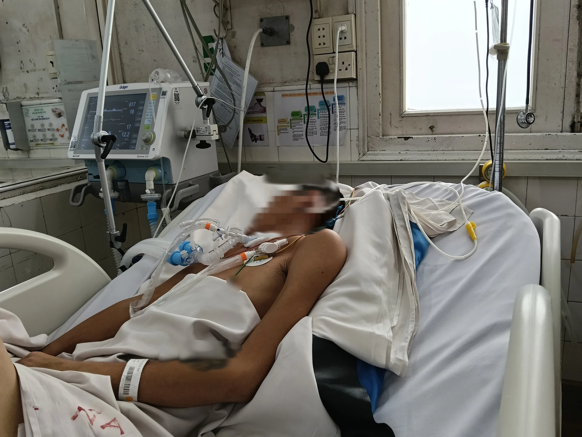 Căn bệnh khiến người cha trẻ nằm viện 2 năm, chưa một lần được ẵm con mới sinh
