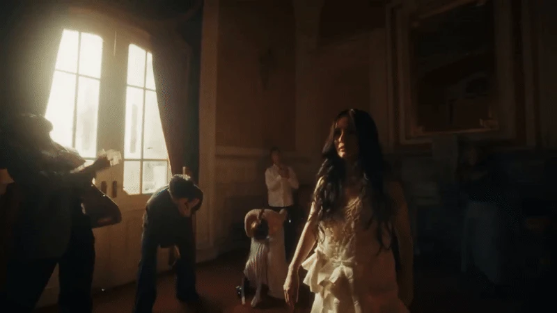 Lần đầu tiên diva Hồng Nhung làm điều này khiến ai nấy đều ngỡ ngàng, ra MV được khen là đỉnh nhất sự nghiệp!