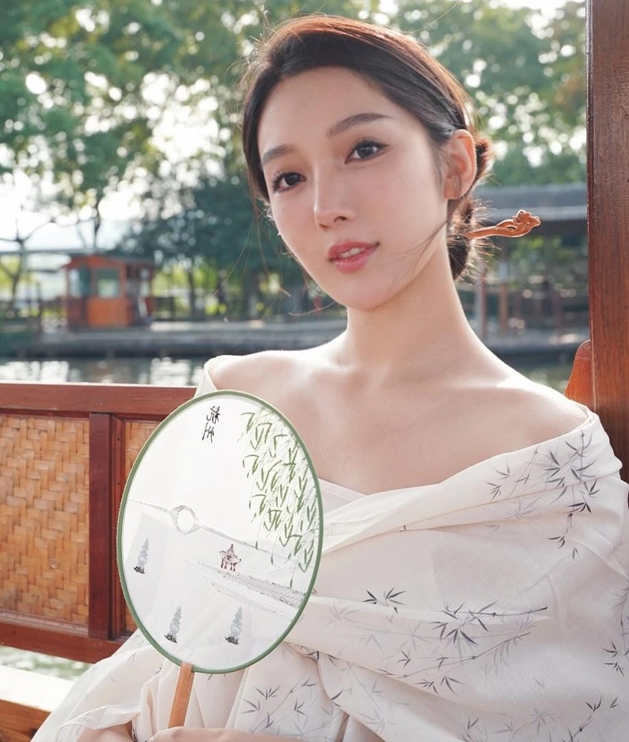 Cảnh báo từ vụ Triệu Vy bị bôi nhọ lừa đảo
