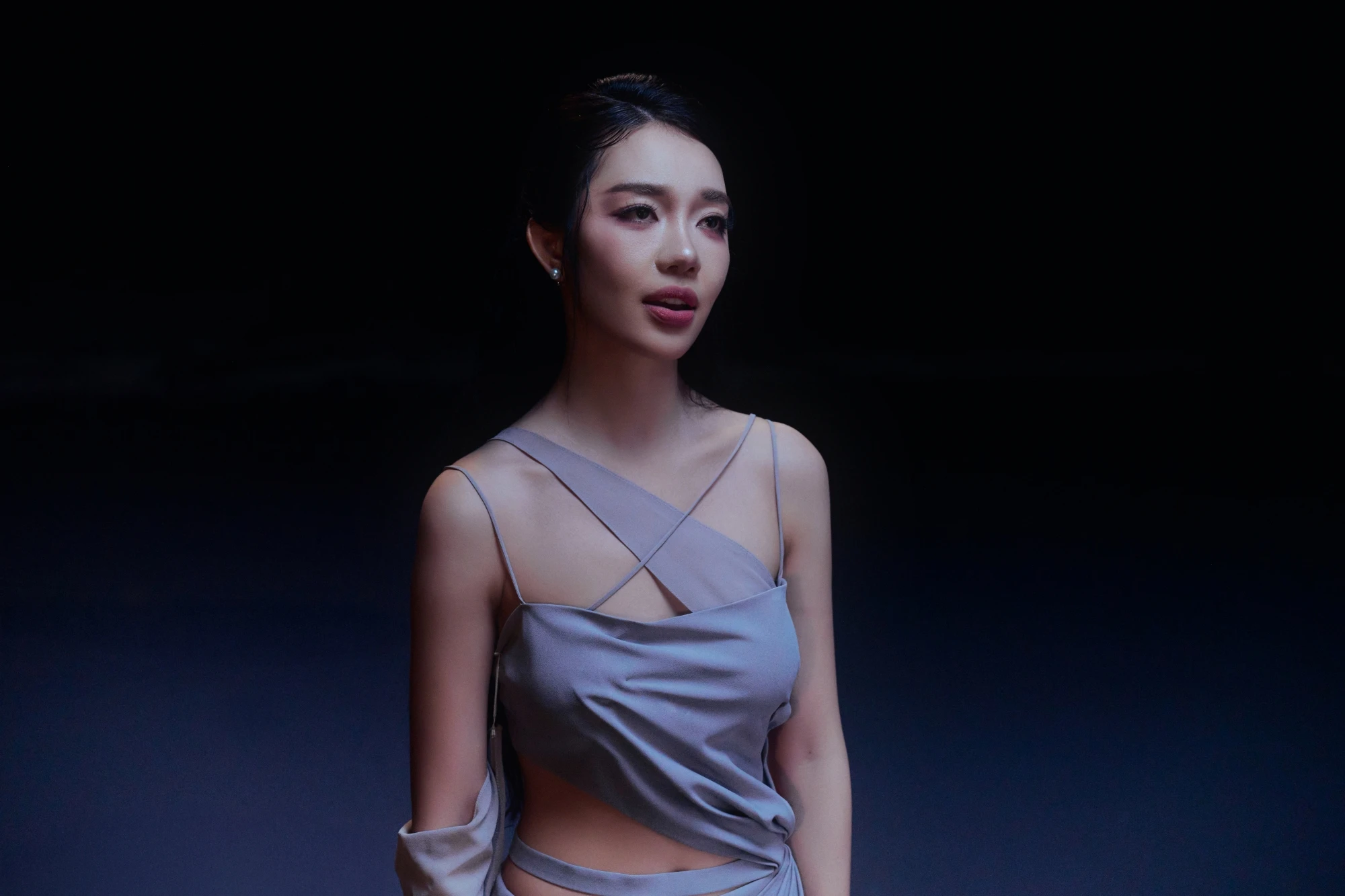 Trấn Thành hết lời khen Hoàng Duyên