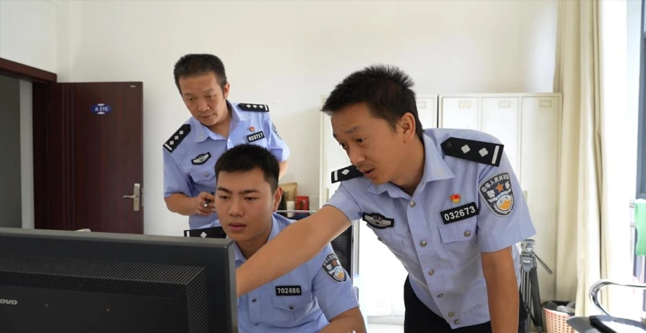 Được cảnh sát cảnh báo lừa đảo, người phụ nữ khẳng định “Tôi chấp nhận bị lừa”: Hôm sau tài khoản bị trừ 1 tỷ đồng