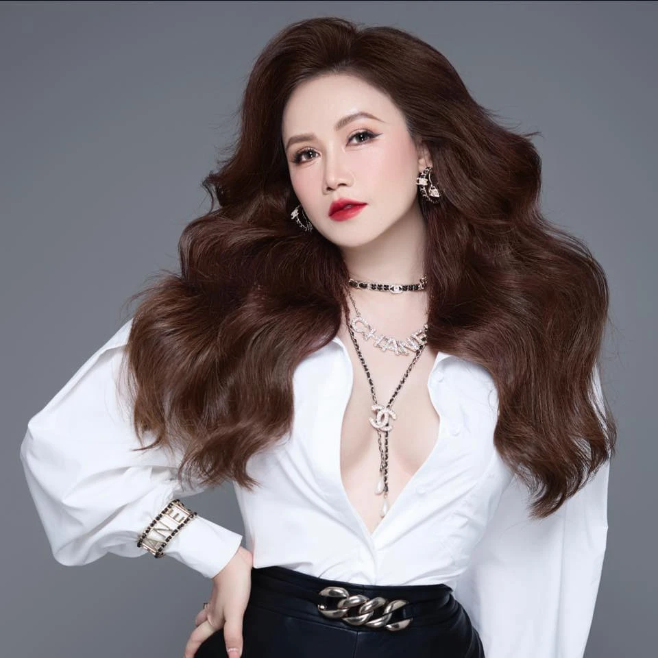 Nữ diễn viên Vbiz nói gì khi bị mỉa mai “4 đời chồng rồi còn đòi phát sáng sau ly hôn”