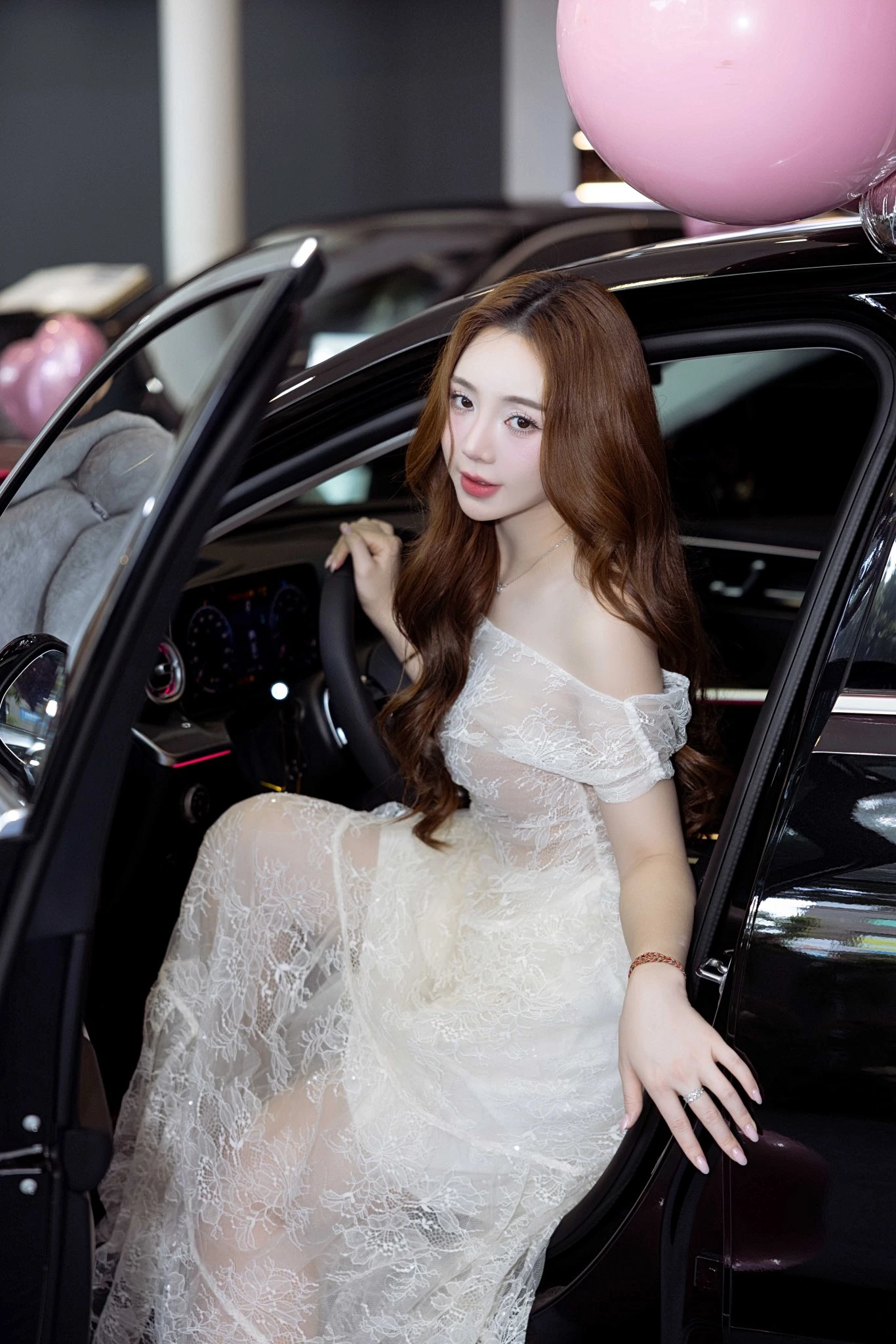 Lộ diện phú bà mới của 