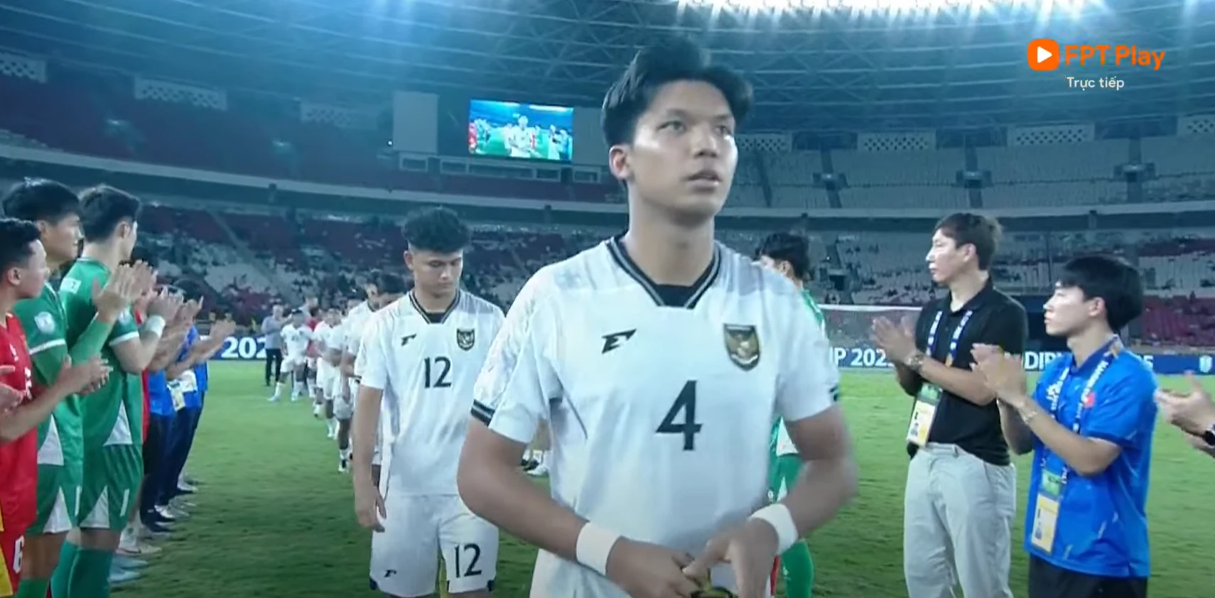 Ứng xử cực fair-play với Indonesia và Thái Lan, U23 Việt Nam nhận được nhiều lời khen ngợi