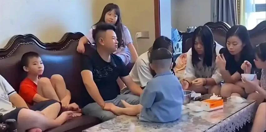 Cập nhật khối nghỉ hè: 16 cháu một bữa ăn hết 8kg gạo, 4kg thịt, hàng chục cân hoa quả; tiêu tốn 200 triệu chỉ trong 2 tháng