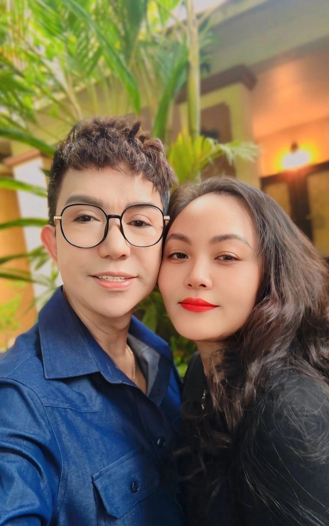 Hôn nhân 27 năm của nam nghệ sĩ đình đám và hoa khôi Hải Phòng: Yêu say đắm bất chấp tin đồn giới tính