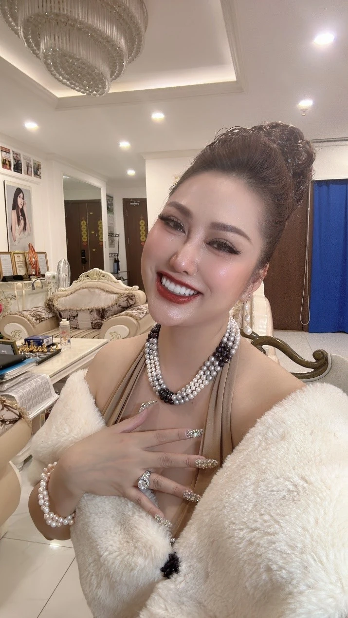 Nữ nghệ sĩ là mẹ đơn thân được đại gia yêu say đắm, đưa về ra mắt gia đình, thăm nhà máy 3 hécta