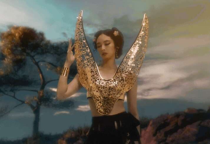 Jennie “đánh úp” MV mới: Thần thái nữ hoàng áp đảo, loạt tạo hình “thơm mùi tiền” gây choáng!