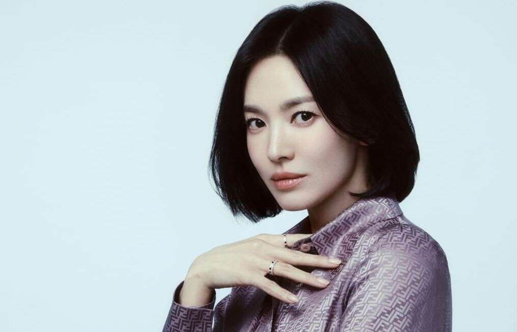 Song Hye Kyo dành 6 tháng tập hút thuốc