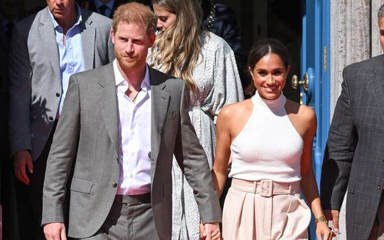 Harry và Meghan nhận cảnh báo từ chuyên gia rằng họ sẽ bị chê cười vì dự án sách mới