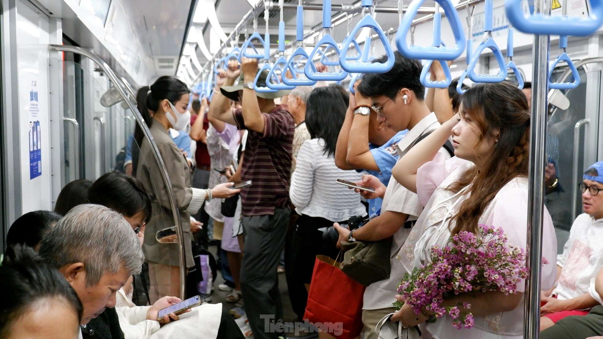 Hình ảnh chuyến tàu metro TPHCM ngày cuối vận hành miễn phí