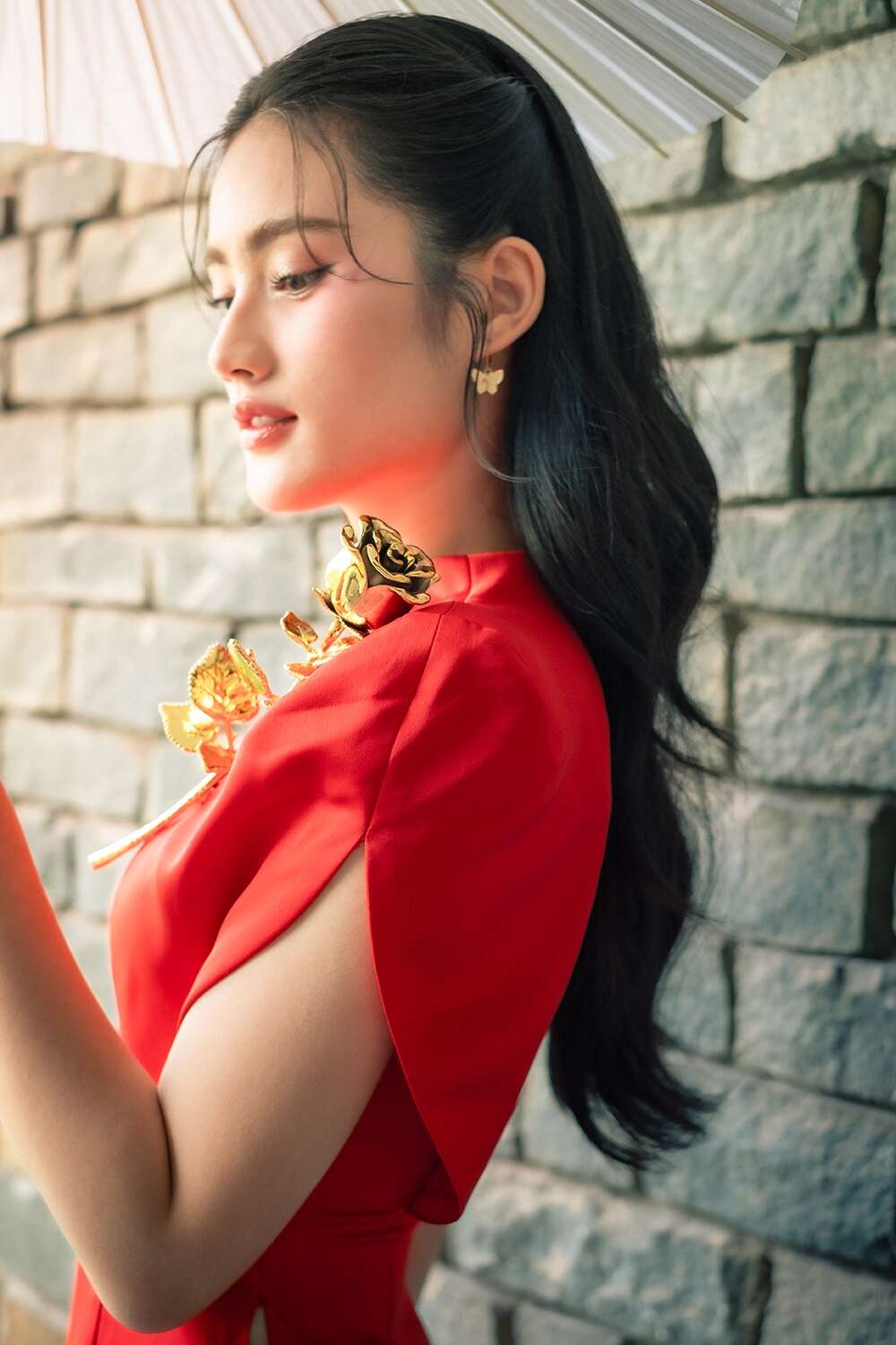 Hoa hậu Ý Nhi thăng hạng nhan sắc trước thềm dự thi Miss World