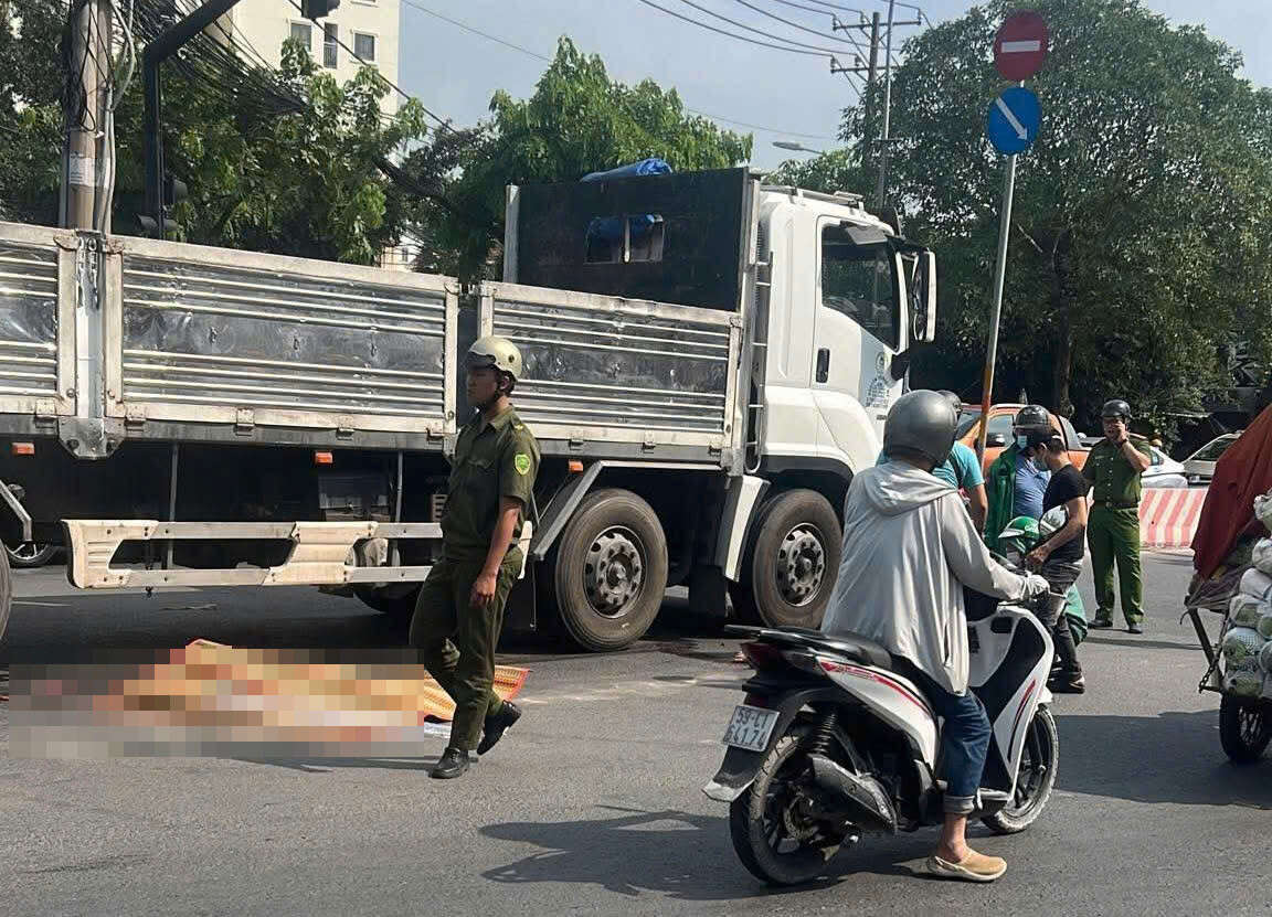 Tai nạn nghiêm trọng gần chợ đầu mối Thủ Đức