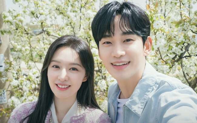 Kim Soo Hyun phủ nhận hẹn hò Kim Ji Won cũng làm nổ tranh cãi: Cứng rắn hay thiếu chuyên nghiệp?