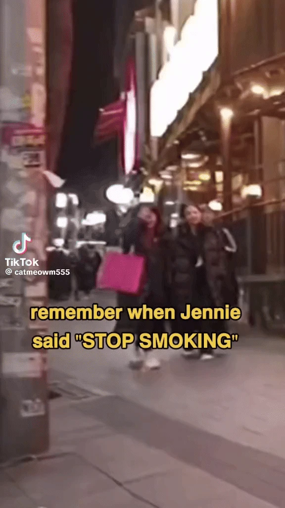 Clip hot: Jennie giả đò tỏ vẻ chán ghét người hút thuốc, sau chính mình dính scandal phì phèo nhả khói?