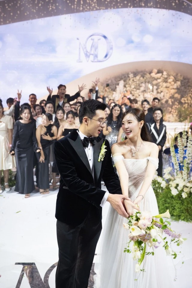 2 thiếu gia ngành nhựa đẹp trai, giàu có nức tiếng Việt Nam: Vợ cũng là mỹ nhân showbiz tài sắc vẹn toàn