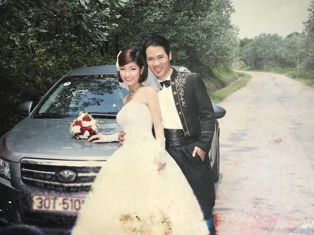 Vợ danh hài Việt nổi tiếng: Đẻ 5 con, nhan sắc nóng bỏng, ở nhà dát vàng chồng vẫn nói thiệt thòi