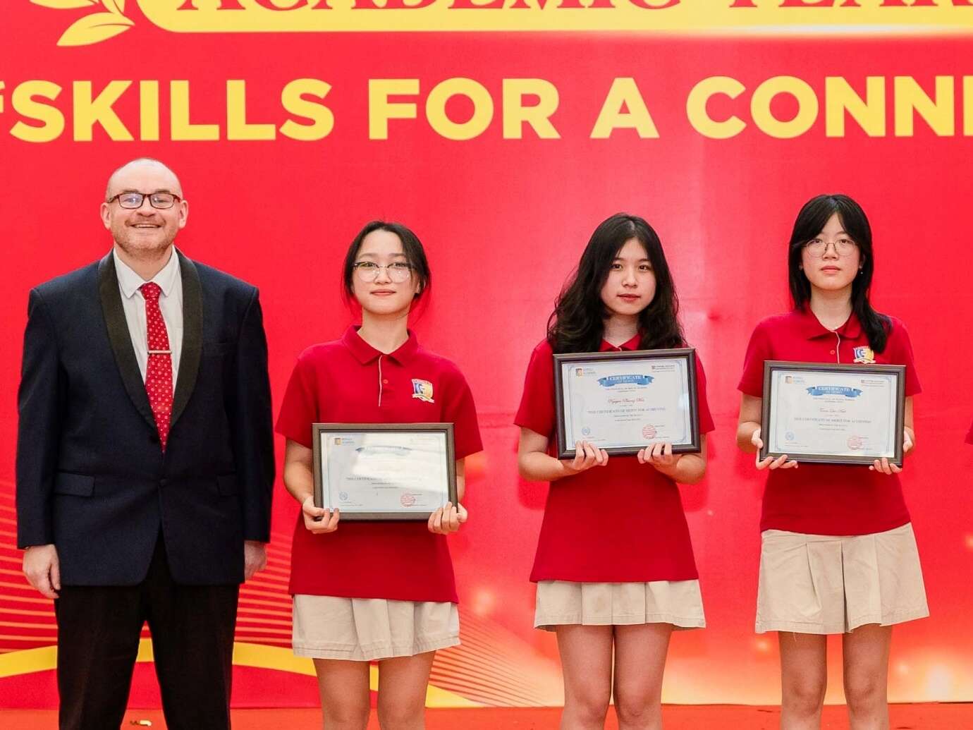 Cách hội bạn thân Royal School khẳng định chất riêng: Học và chơi đều “đỉnh nóc”, tiến bộ cùng nhau là ưu tiên hàng đầu