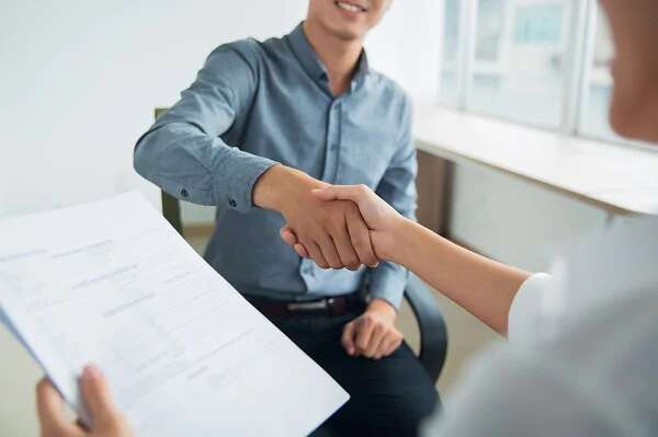 Thanh niên học trường top đi phỏng vấn, HR nhìn vào một dòng trong CV liền loại luôn, mọi cố gắng coi như công cốc