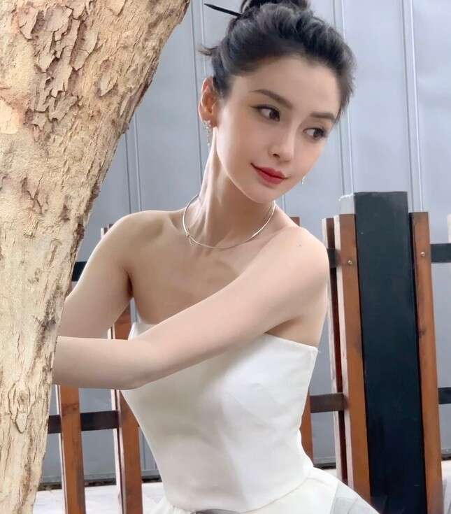 Huỳnh Hiểu Minh đang cứu Angelababy?