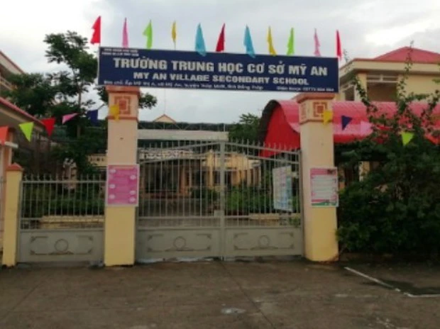 Tát học sinh không thuộc bài, nữ giáo viên bị phụ huynh vào trường hành hung