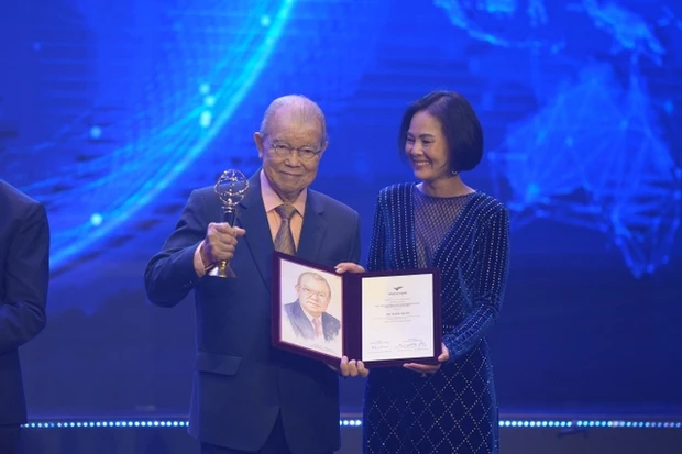Người Việt đầu tiên nhận giải thưởng VinFuture nhắn gửi các nhà khoa học trẻ: 