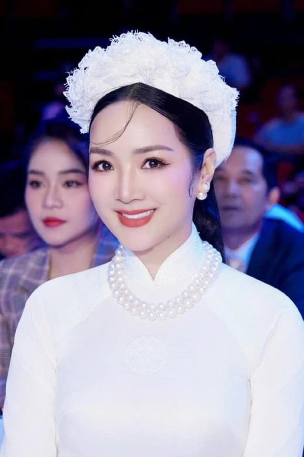 Từ chối chụp ảnh với người hâm mộ, hoa hậu Đền Hùng Giáng My gây tranh cãi