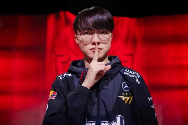 Faker lại đạt thêm thành tích chưa từng có trong làng Esports, ngang hàng với siêu sao Messi