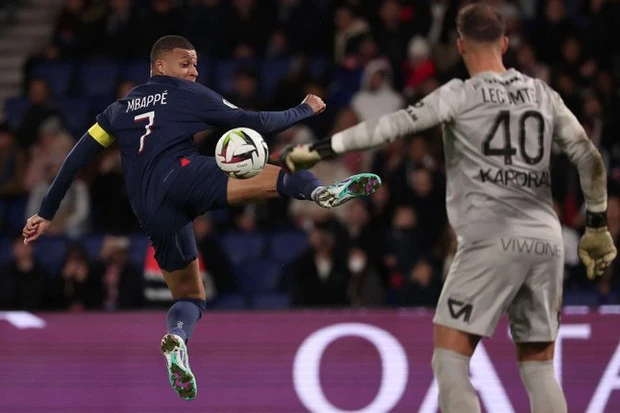 Hàng tấn công 'thêu hoa dệt gấm', PSG vươn lên dẫn đầu Ligue 1