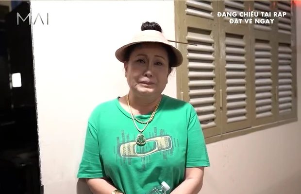 Sao nữ phim Mai khóc nức nở vì quay 1 cảnh 60 lần mới xong, Trấn Thành phải theo sát an ủi từng chút