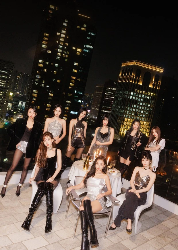 TWICE càng comeback càng 