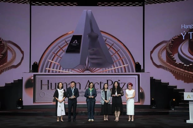 Giáo sư đứng sau dự án sàng lọc gene miễn phí đạt giải Human Act Prize 2023: 