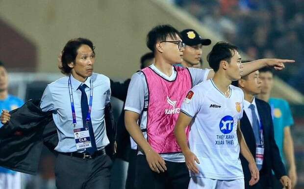 Làm xấu hình ảnh V.League, HLV Gong Oh-kyun và Văn Kiên bị đề xuất phạt nặng