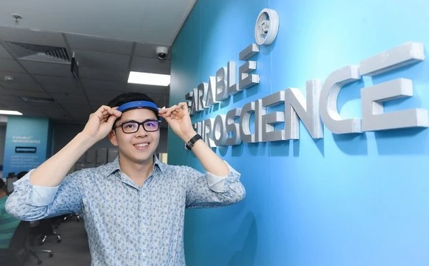 “Chiếc tai nghe đặc biệt” của cựu Giáo sư Oxford người Việt và khát vọng “nâng cao năng lực bộ não của con người”