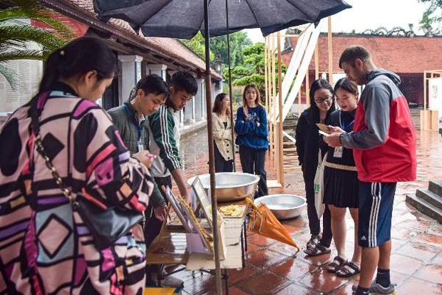Du khách bất ngờ với tranh vẽ từ …rơm
