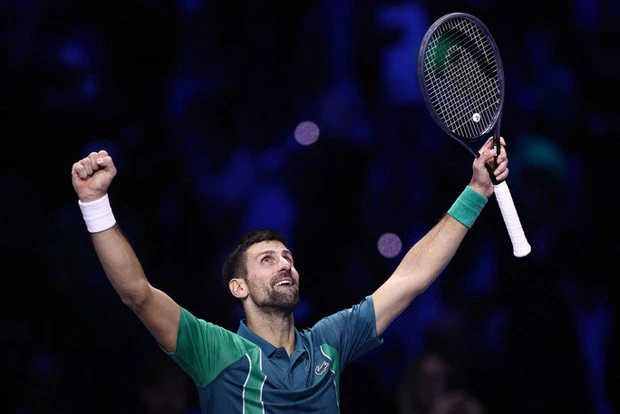 Đánh bại Alcaraz, Djokovic chỉ còn 1 trận đấu để vượt Federer