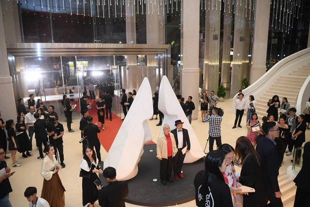 Những chia sẻ đầy cảm xúc của các khách mời đặc biệt tại Gala Human Act Prize: “Đừng chờ đợi có đủ điều kiện mới hành động”