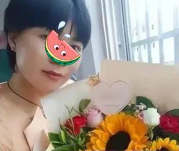 Cô giáo khoe quà phụ huynh tặng nhưng ai ngờ bị cả lớp chê trách, Phòng Giáo dục mời lên làm việc