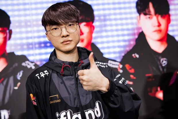Hé lộ danh tính fangirl 