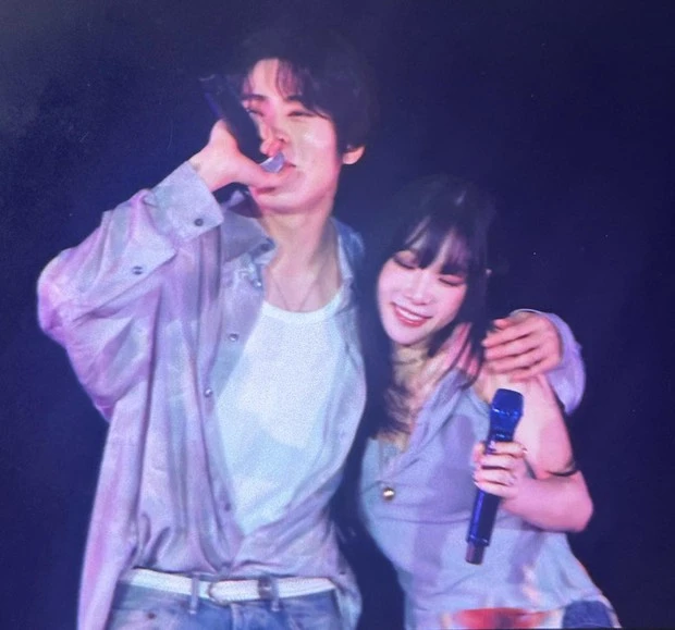 Khoảnh khắc gây sốt: Taeyeon (SNSD) ôm nam thần gen 3 cực tình, visual 