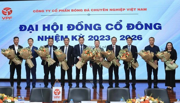 Lần đầu tiên các CLB V.League được nhận ‘tiền tươi’ về bản quyền truyền hình