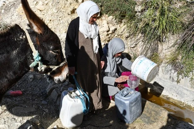 Hình ảnh nhiều người dân Tunisia như ‘xác sống’ trong cảnh hạn hán và cô lập