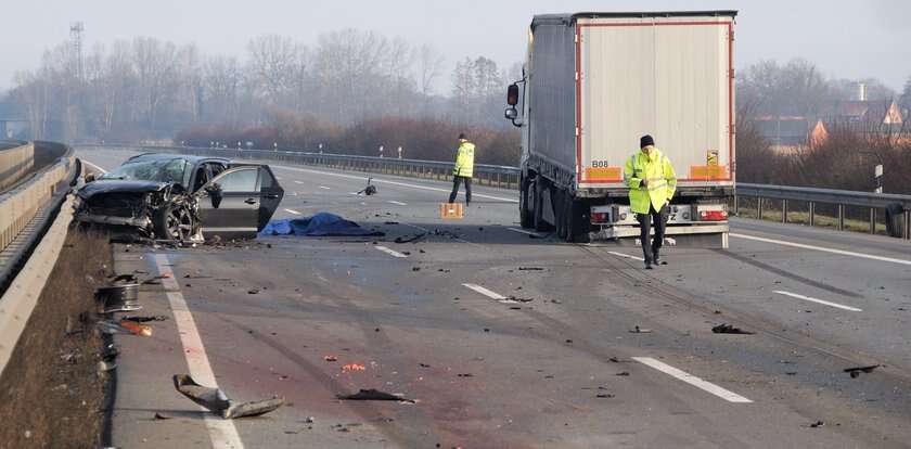 Dwóch Polaków ukrywało się w lesie. Ich wypadek wprawia śledczych w zakłopotanie