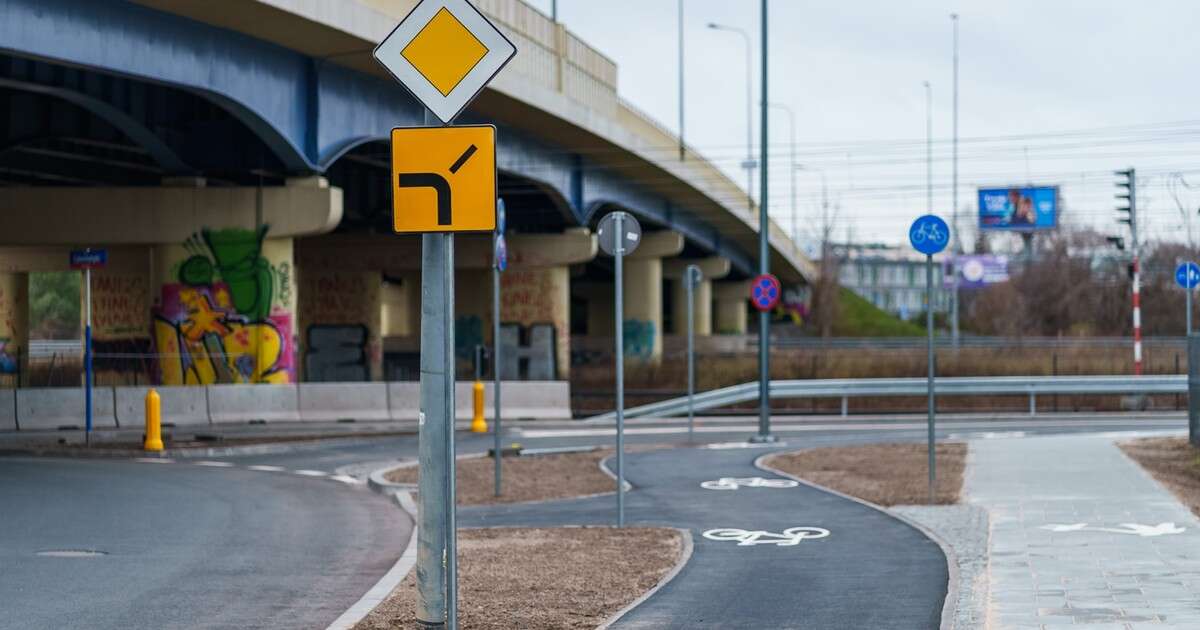 Nowa droga na Mokotowie otwarta. „Znacząco odciąży ruch samochodowy”