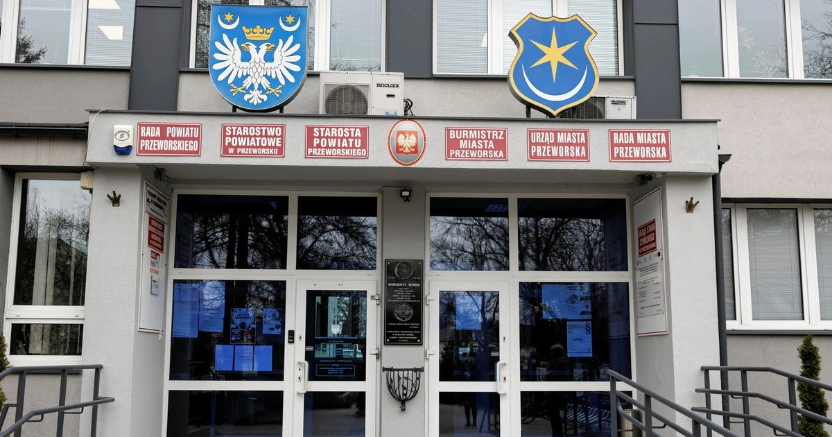 Konflikt na radzie powiatu. Policja wkroczyła na sesję inauguracyjną