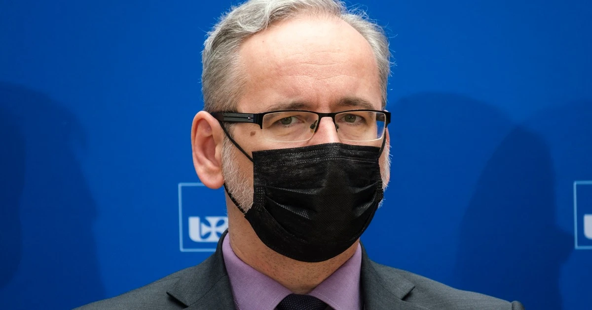 Sondaż zaufania do polityków. Największy spadek Adama Niedzielskiego