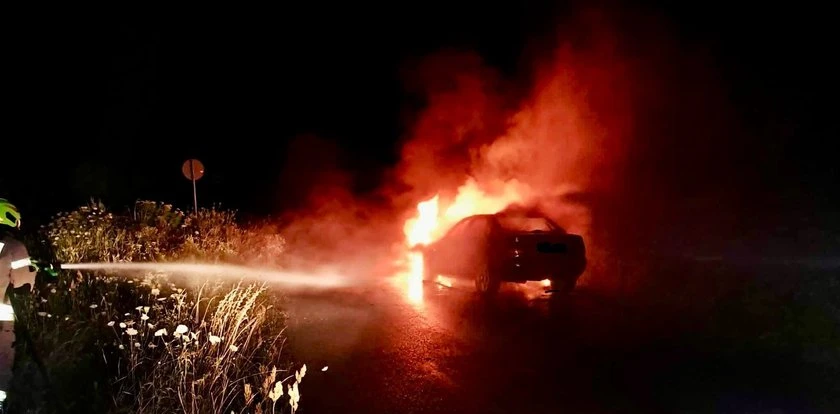 Przerażający widok wśród pól. Znaleziono zwęglone ciało kobiety. Potworne przypuszczenia