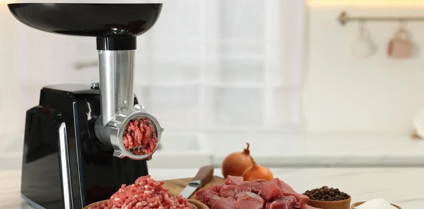 Te tanie maszynki mielą mięso na wiór. Ich megamoc chwalą gospodynie!
