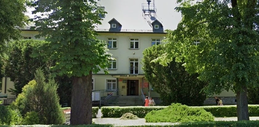 Dramat w małopolskim urzędzie. 55-latka runęła z okna. 